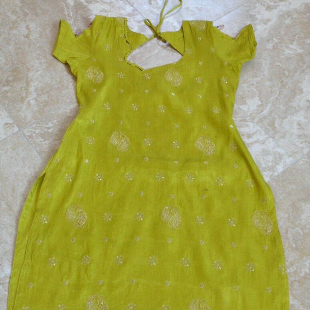 **** LIME GREEN SILK BLEND SALWAR KAMEEZ SET SIZE S - M + Free Gift ****